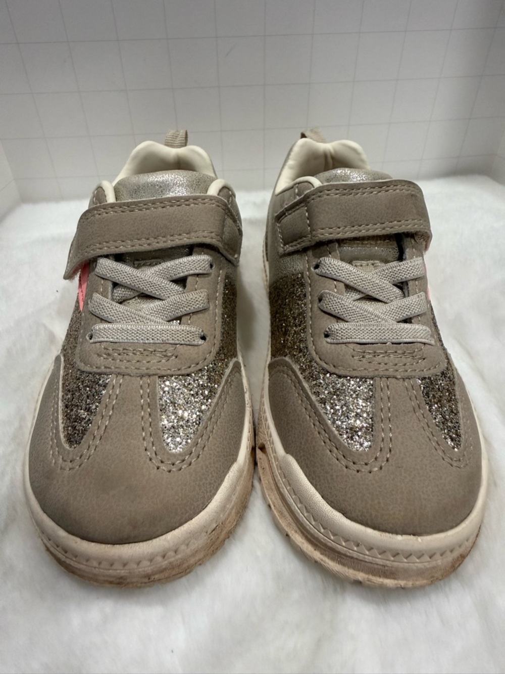 Carter's Cruz Girls Size 8 Glitter Casual Sneakers